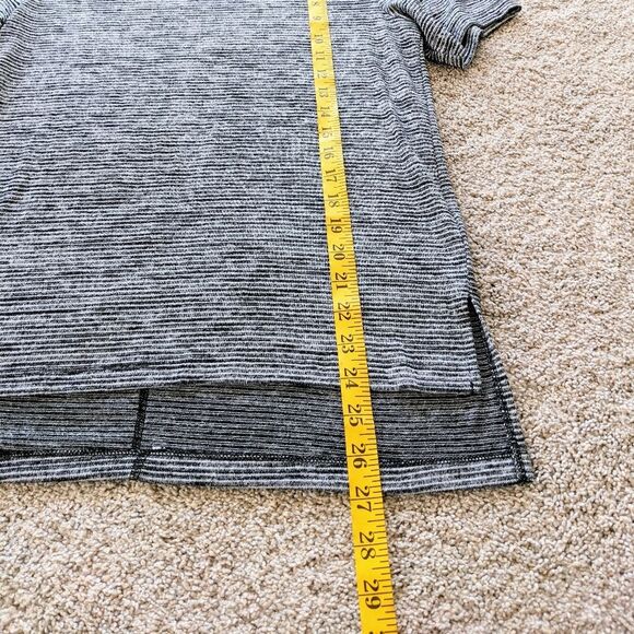 ⭐Gray Striped Banana Republic Short sleeve shirt Small ⭐ - Picture 7 of 9